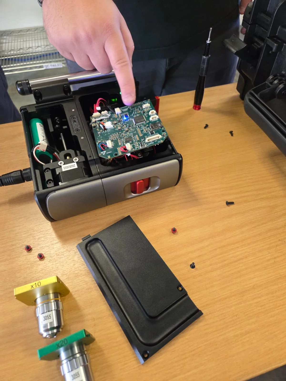 Troika specialist demonstrating AniCAM EVO computer software